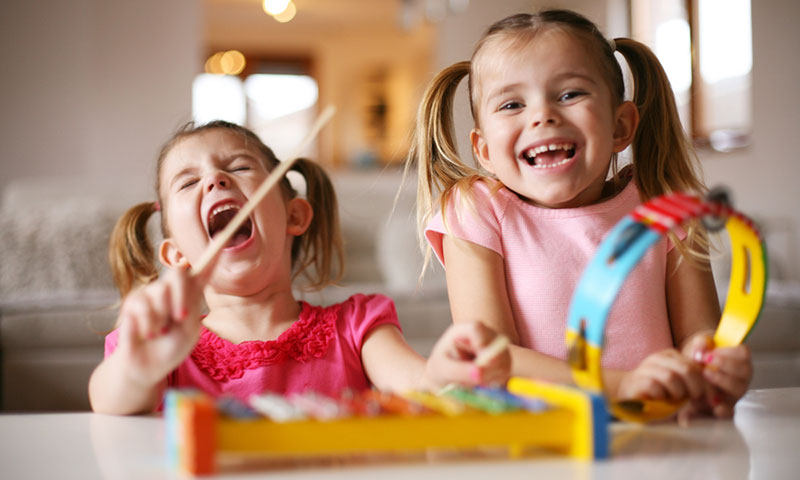 this is holidays images,there two kids smileing